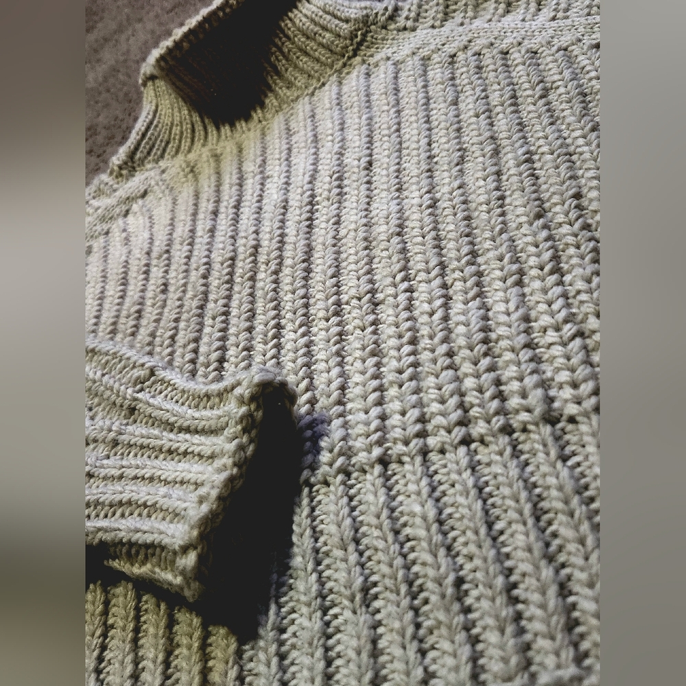 Thick Knit Boxy Turtleneck Sweater Medium H&M